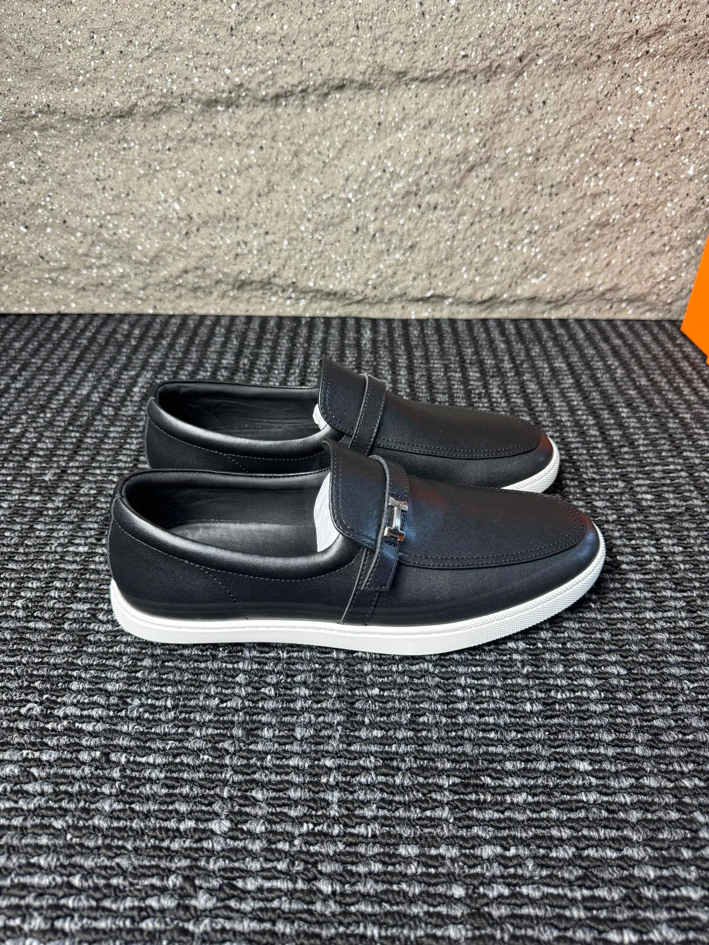 Men's men's shoes 💰440 [New style] 🪷🪷[HERMES] Hermès - High-end quality, the same style as the official website - Upper: 🔝 Nappa calfskin, with iconic H metal - Lining: water-dyed cowhide - Outsole: ultra-light TPU molded outsole - Ultra-high quality control·Fine workmanship: highlighted (high-end·luxury·grade) -Size: 38-44 (45 can be customized)·